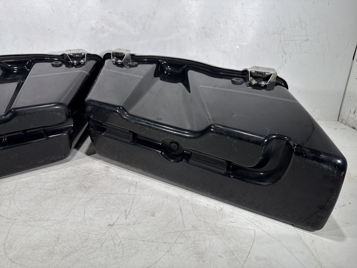 2009 Harley Electra Glide Touring Ultra OEM Left Right Saddlebags Luggage NOKey