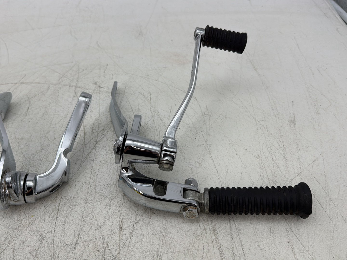 2007 Harley Dyna Street Bob FXDBI OEM Left Right Foot Brake Control Pegs