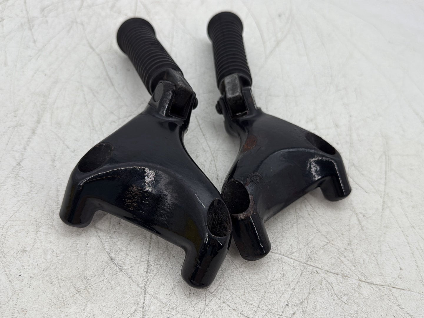 2004 Harley Sportster XL883C 883 Custom OEM Passenger Left & Right Foot Pegs