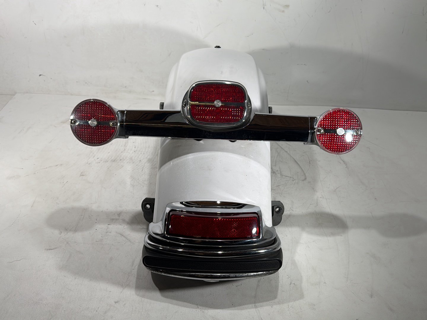 2013 Harley Electra Glide Touring Ultra FLHTCUI OEM Rear Wheel Fender & Turn Signals Bar