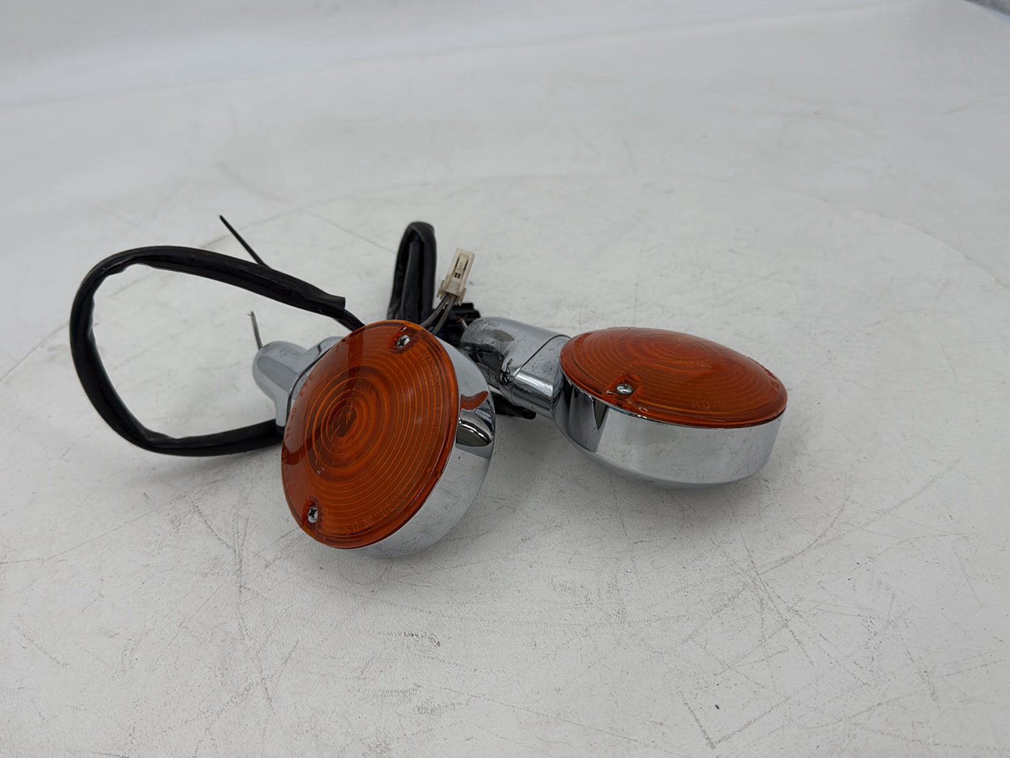 1999 - 2006 Harley-Davidson Touring Electra Glide Front Left Right Turn Signal Indicators  	68766-94