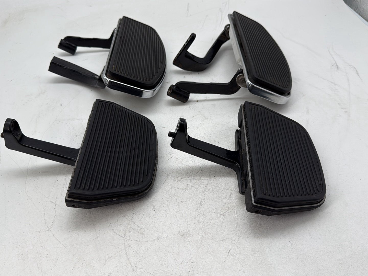 2006 Harley Touring FLHTCI Electra Glide Classic OEM Left Right Driver & Pass Floorboard Foot Rest