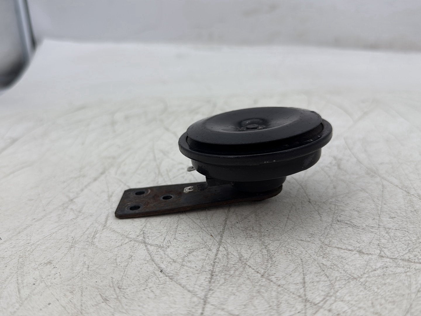 2004 Harley Sportster XL883C 883 Custom OEM Signal Horn Klaxon Beep