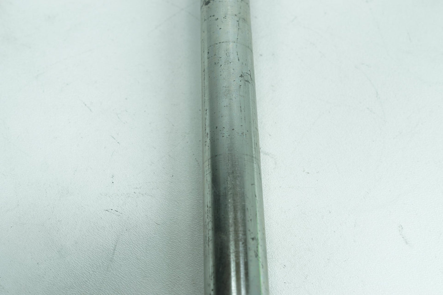 2012 - 2016 Harley-Davidson Touring Street Glide Rear Wheel Axle Bolt Shaft 41056-09