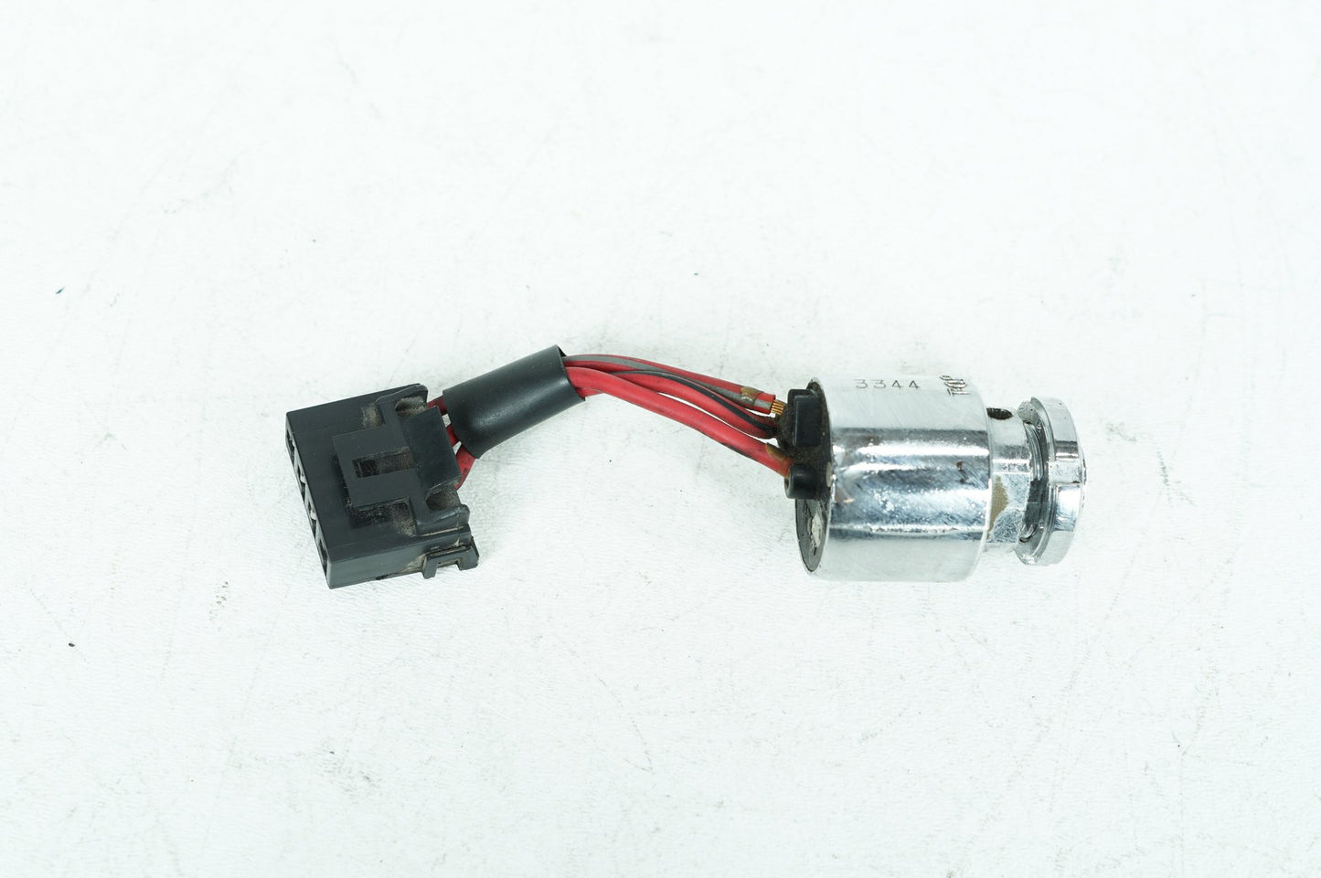 1999 - 2006 Harley-Davidson Dyna Low Rider Ignition Switch Cylinder Barrel Lockset NOKey  	71421-90B