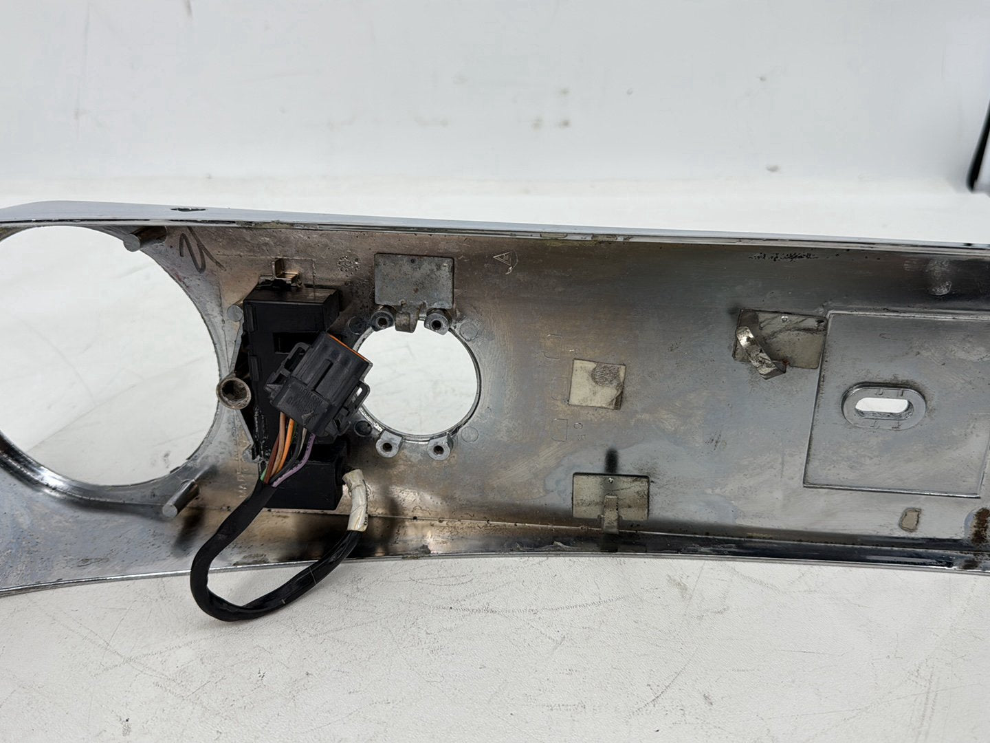 1999 - 2006 Harley-Davidson Touring Road King Police Fuel Gas Tank Dash Console NOKey  	60960-99