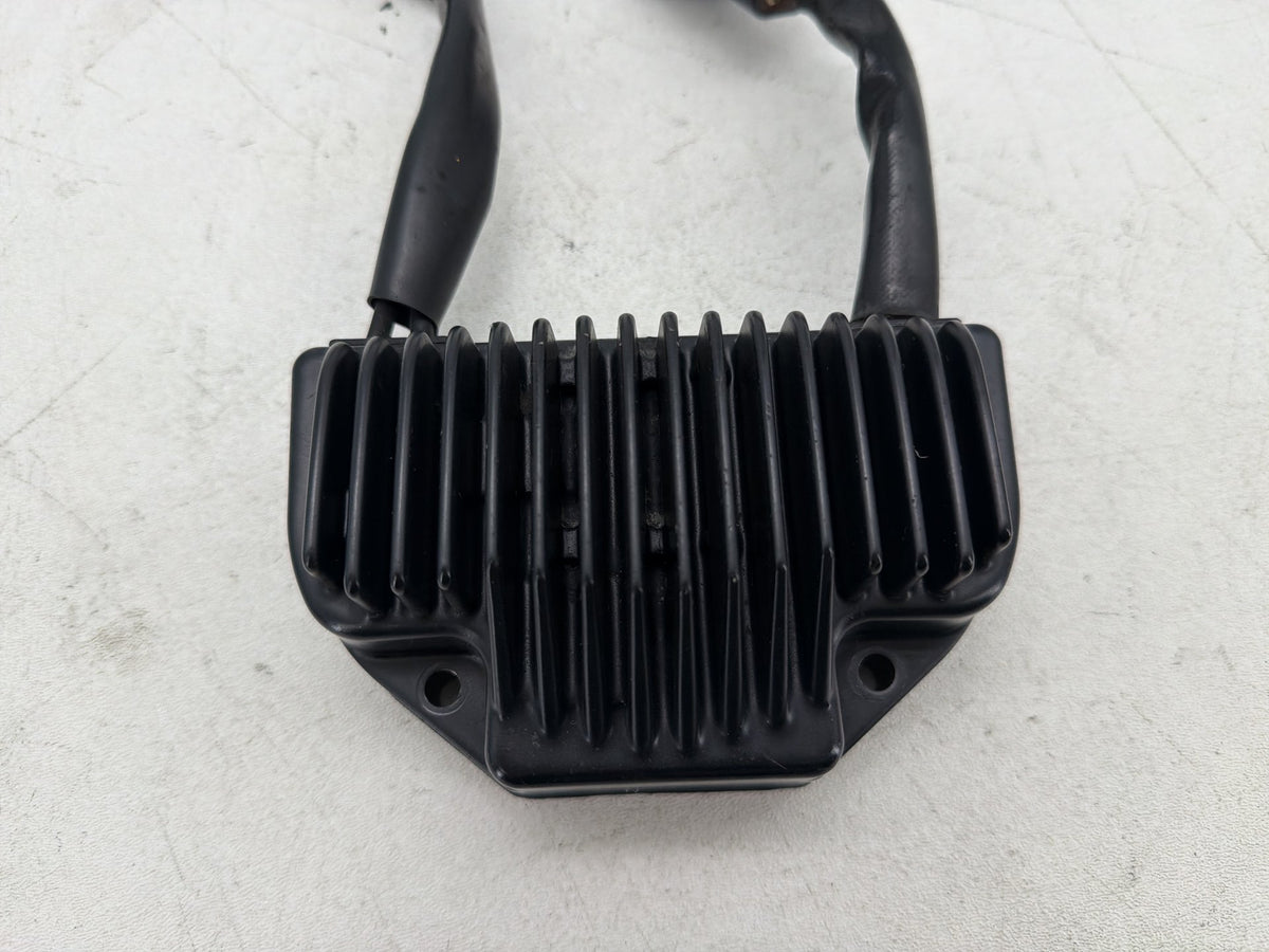 2005 Harley Dyna Wide Glide FXDWG OEM Voltage Regulator Rectifier