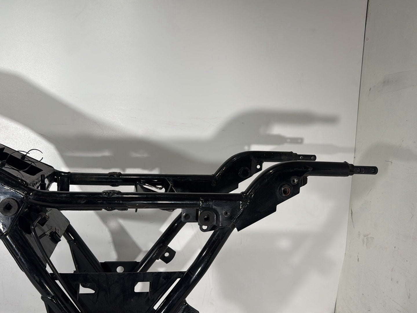 1999 - 2006 Harley-Davidson Touring CVO Screamin Eagle Road King Body Main Frame Chassis CLN CLR 47900-02A
