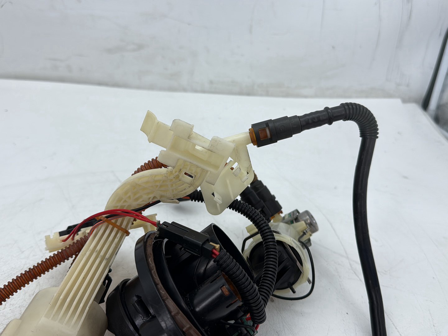 2010 Harley Street Glide Touring FLHX OEM Gas Gasoline Fuel Petrol Pump Sending