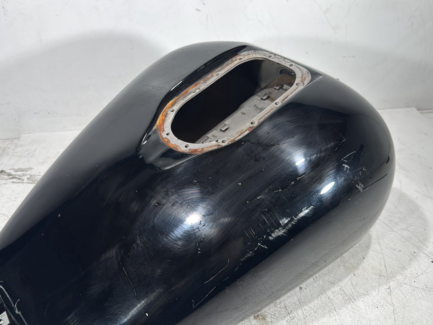 2004 Harley Dyna Super Glide FXDI OEM Fuel Gas Tank Gasoline Reservoir
