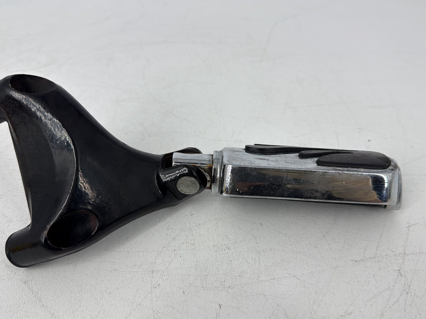 2005 Harley Sportster XL883C 883 Custom OEM Passenger Left & Right Foot Pegs