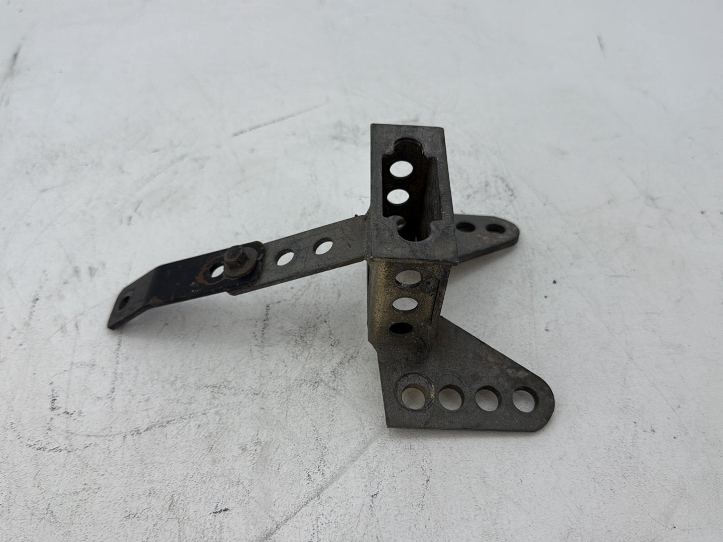 2003 Harley Electra Glide Touring Ultra FLHTCUI OEM Driver Rider Backrest Bracket Mount 52589-09A