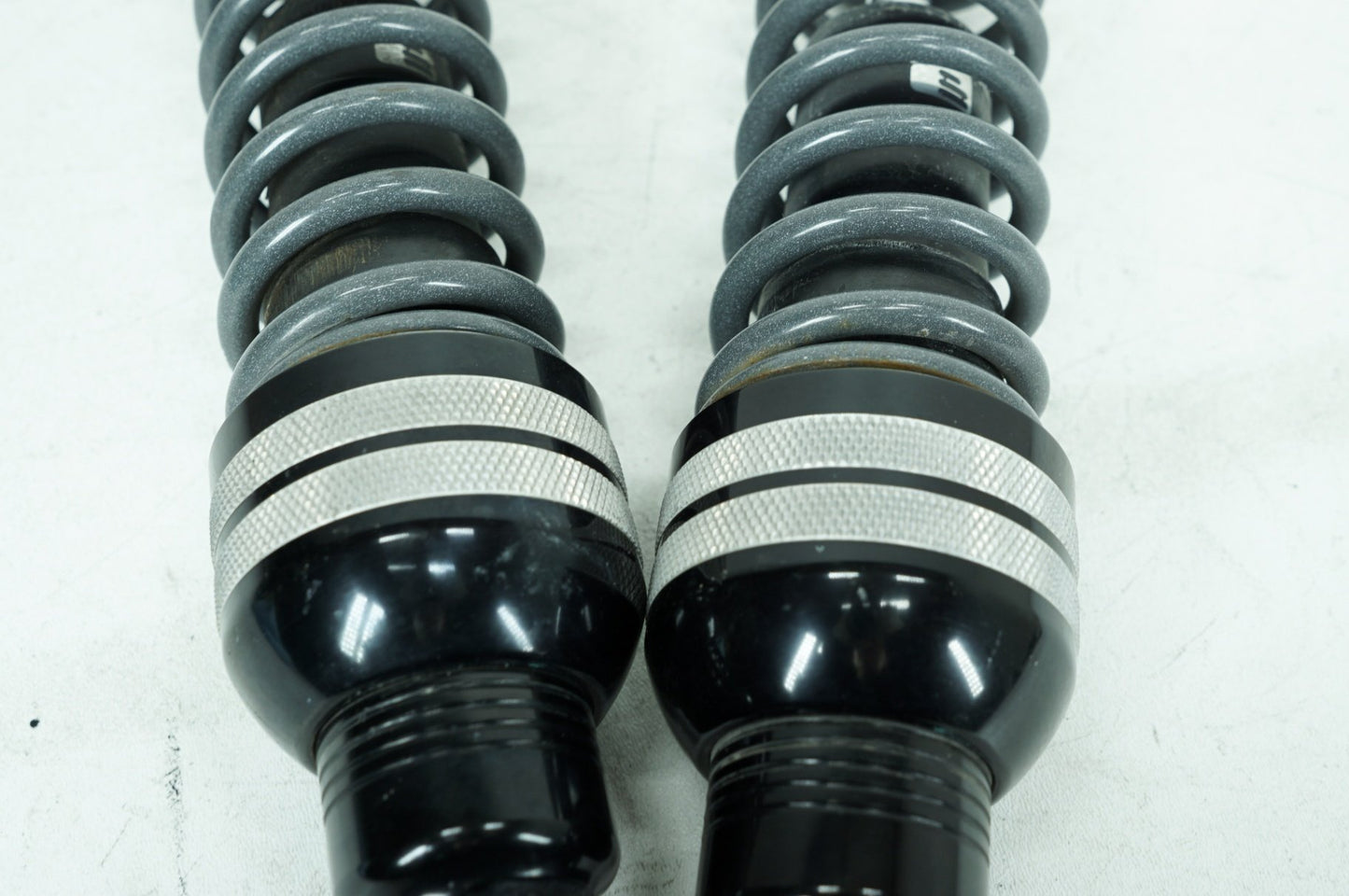 2008 - 2016 Harley-Davidson Touring Road Glide Ultra Rear Left Right Shock Absorbers 944-4002UT