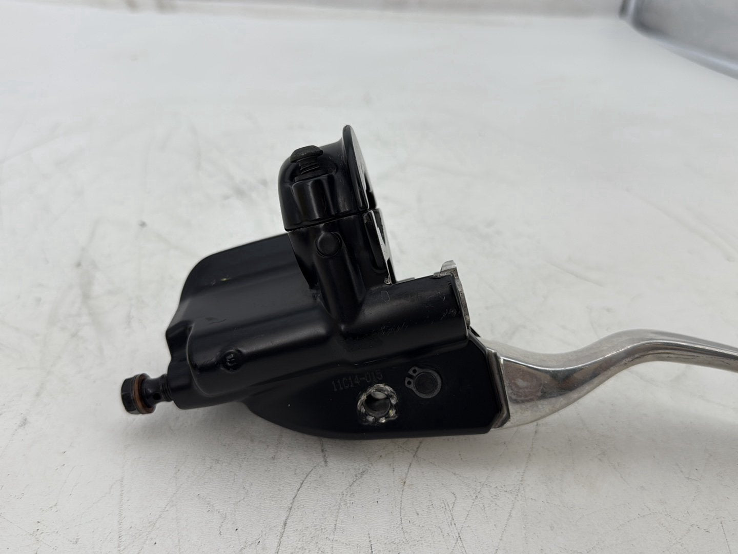 11 Harley Electra Glide Ultra FLHTK OEM Front Right Brake Lever Master Cylinder