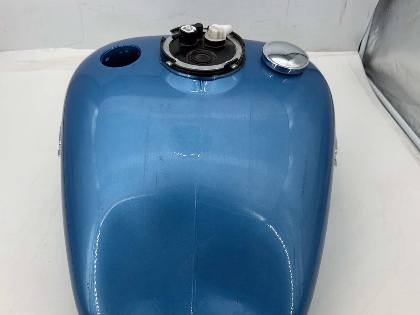 11 Harley Road King Touring Classic Fuel Gas Tank Gasoline Reservoir * DENTED *