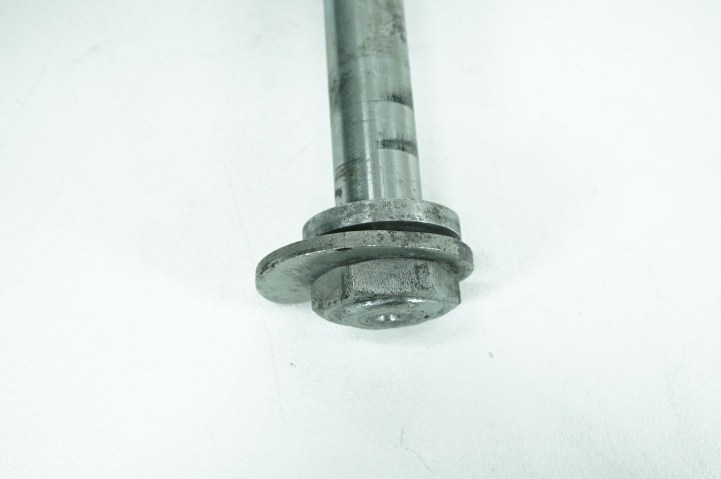 2008 - 2016 Harley-Davidson Touring Street Glide Rear Wheel Axle Bolt Shaft 41056-09