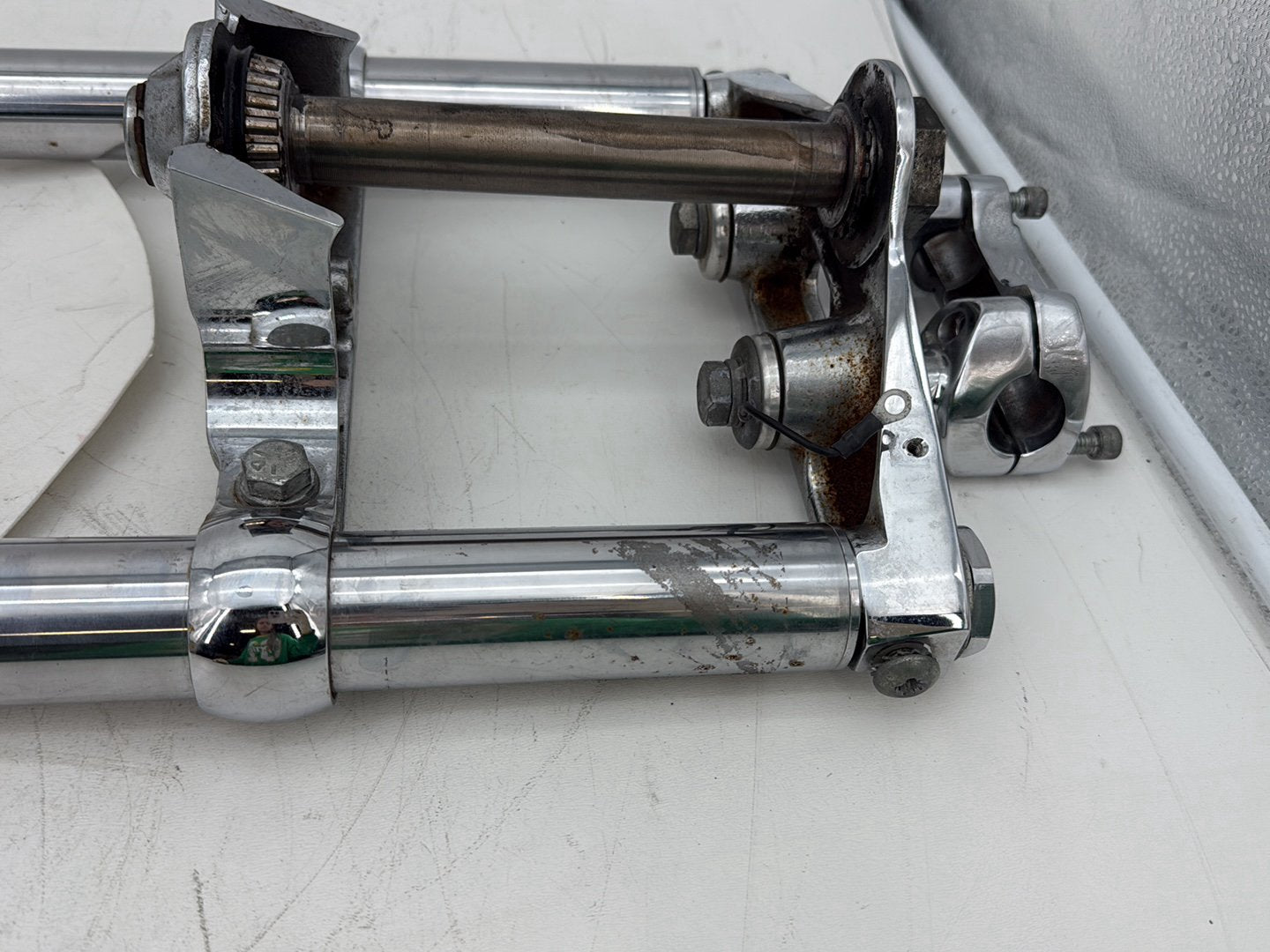 2005 Harley Dyna FXDWG Wide Glide OEM Front Triple Tree Set & LH RH Fork Legs Sliders