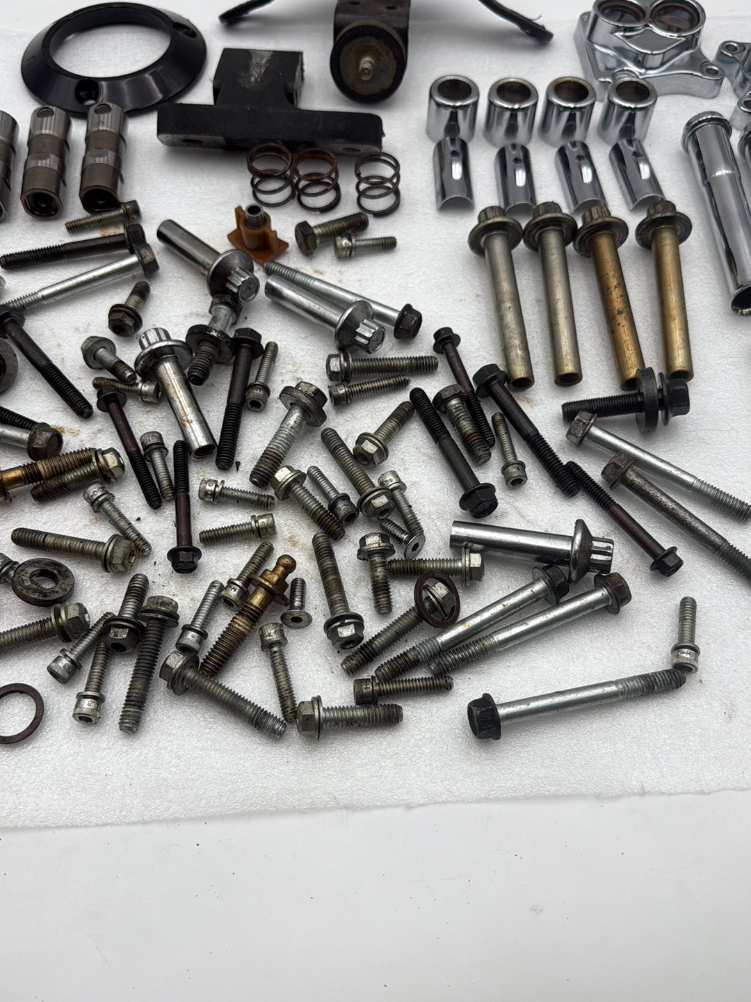 2007 - 2017 Harley-Davidson Dyna Wide Glide Engine Motor Hardware Bolts Brackets Bushing 17939-99