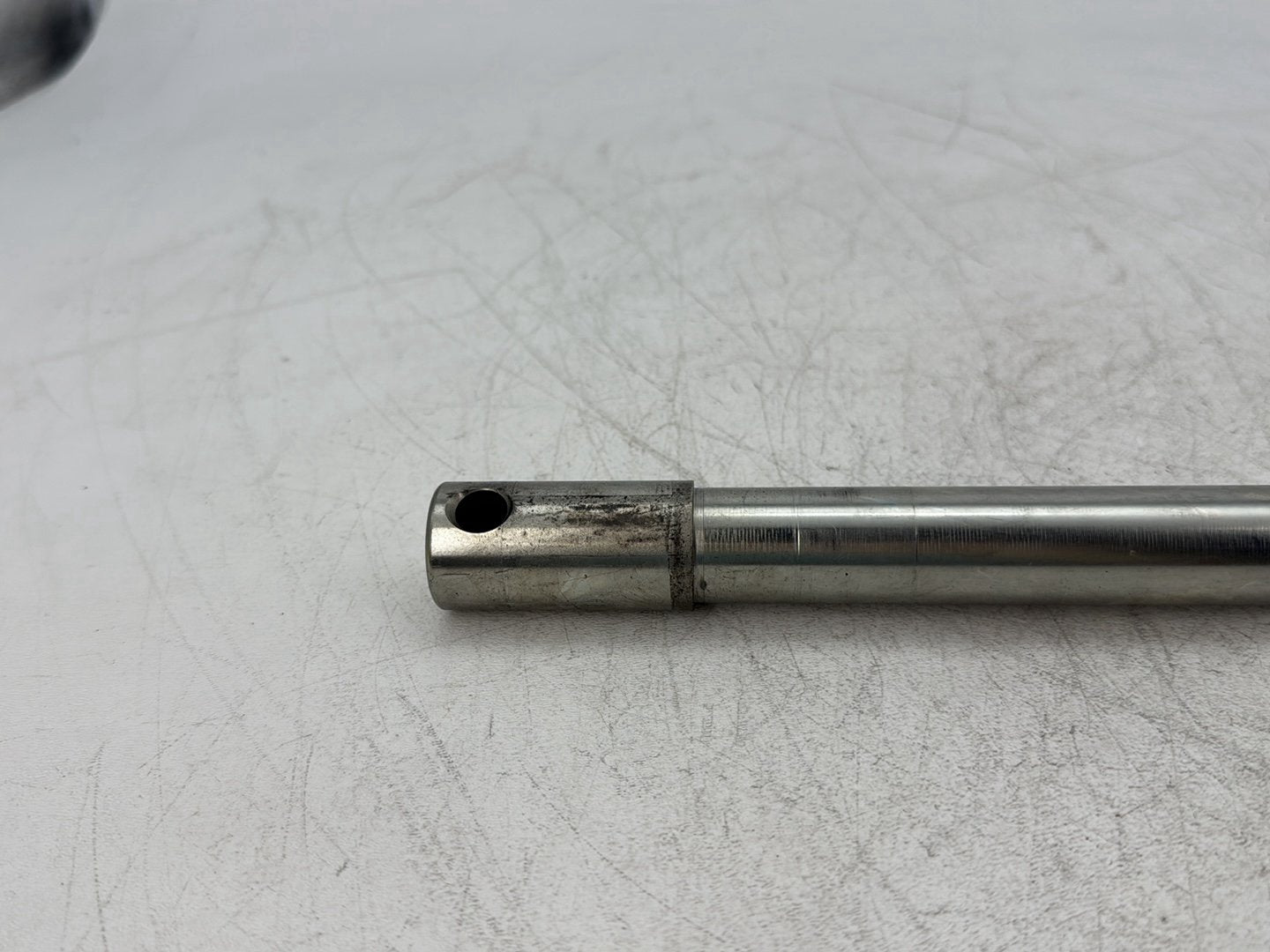 2005 Harley Electra Glide Touring Ultra FLHTCUI OEM Front Wheel Axle Bolt Shaft
