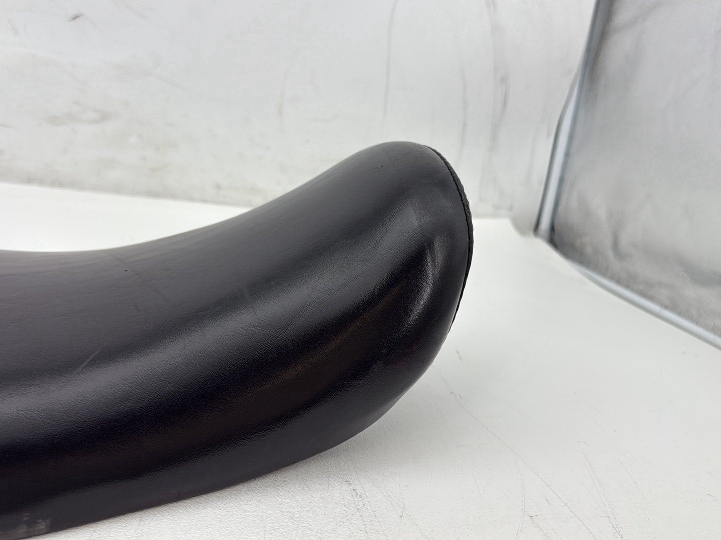 2006 Harley Dyna FXDWGI Wide Glide OEM Rider Driver Seat Saddle Le Pera