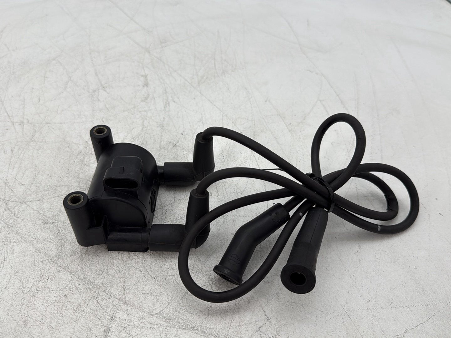 2010 Harley Street Glide Touring FLHX OEM Ignition Coil Spark Plugs Cable