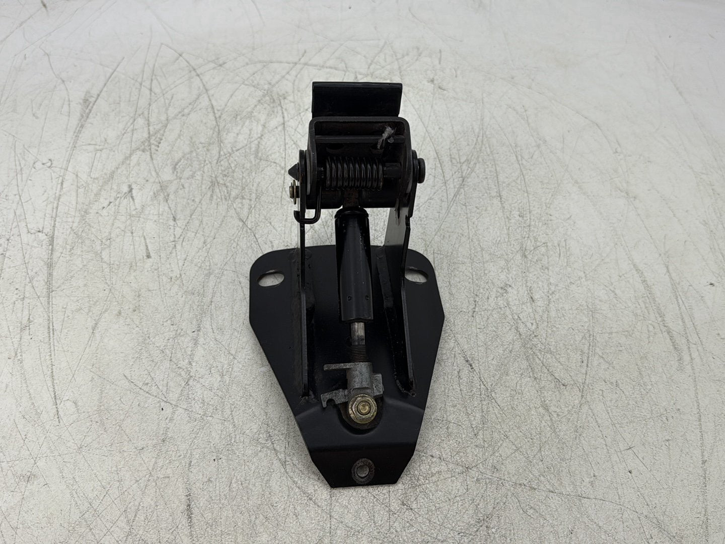 1998 Harley Touring FLHTCUI Electra Glide Ultra OEM Adjustable Rider Backrest Lift Mount 52482-01A