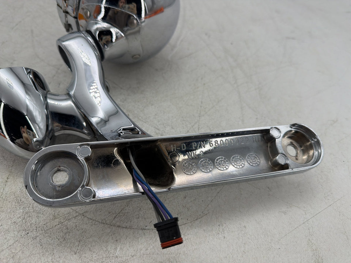 2015 Harley Electra Glide Touring Ultra OEM Front Right 1 Turn Signal Indicator