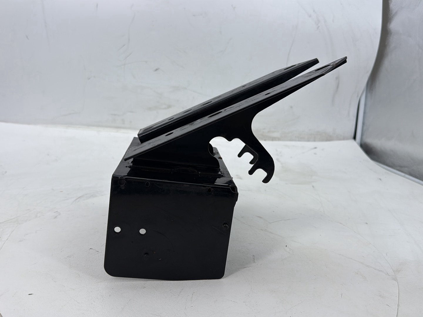 2005 Harley Road Glide Touring FLTRI OEM Inner Fairing Mount Support Bracket