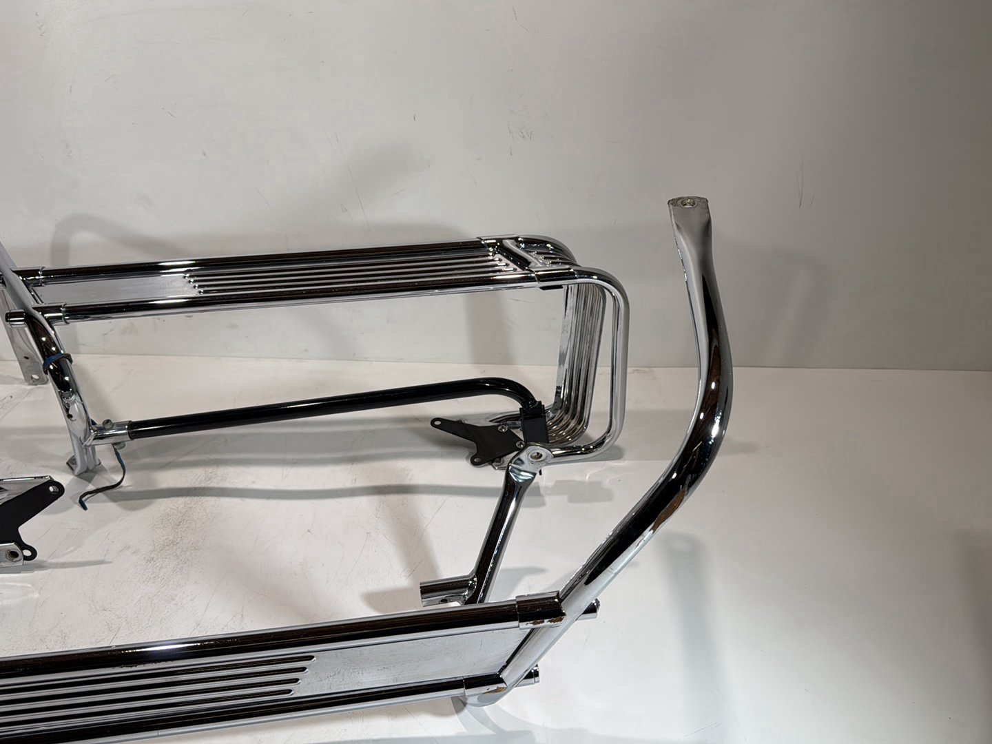 1999 - 2006 Harley-Davidson Touring Electra Glide Classic Rear Left Right Saddlebag Guard Rails Bar  	49193-93