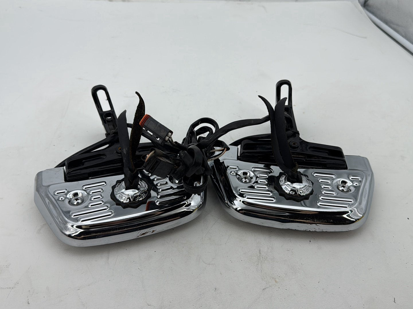 2011 Harley Road King Touring FLHRC Classic OEM Left & Right Passenger Floorboard Foot Rest