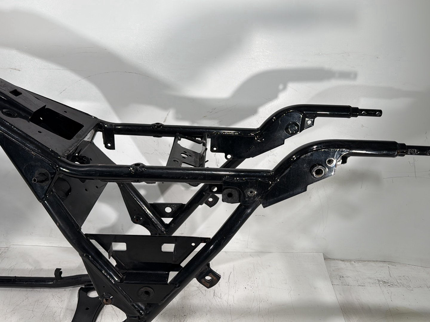 2004 Harley Road King Touring Custom FLHRSI OEM Body Main Frame Chassis CLN CLR