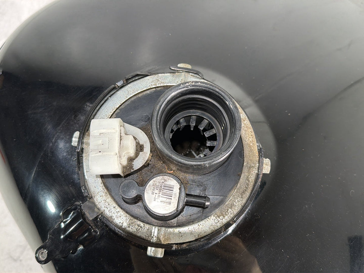 2014 Harley Electra Glide Touring Ultra OEM Fuel Gas Tank Gasoline Reservoir