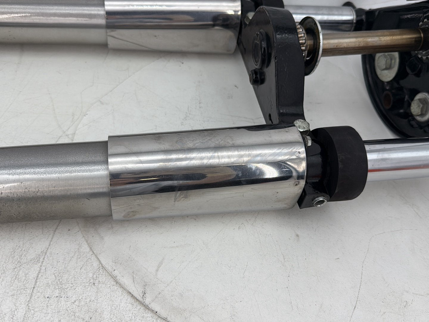 2006 Harley Electra Glide Touring Classic FLHTCI OEM Front Triple Tree Set & LH RH Fork Legs Sliders