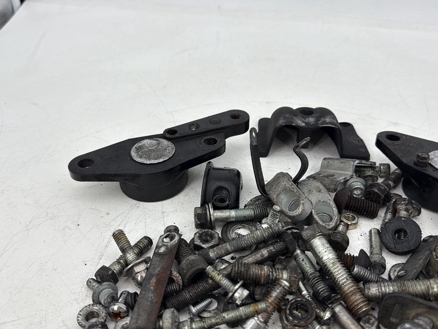 1999 - 2006 Harley-Davidson Touring Road King Police Hardware Bolts Nuts & Brackets w/ Left Right Swingarm Rear Fork Brackets