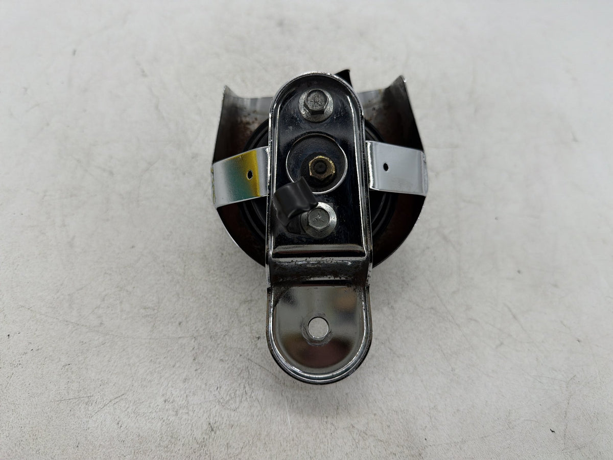 2005 Harley Dyna Super Glide Custom FXDC OEM Horn Signal Klaxon Chrome Cover