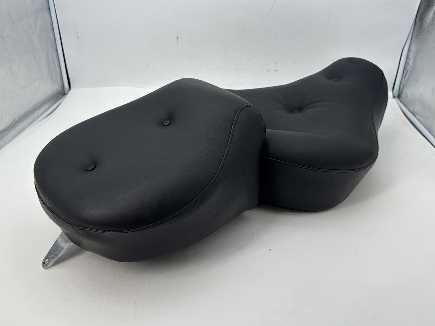 1999 - 2006 Harley-Davidson Dyna Wide Glide Passenger Rider Driver Seat Saddle MUSTANG