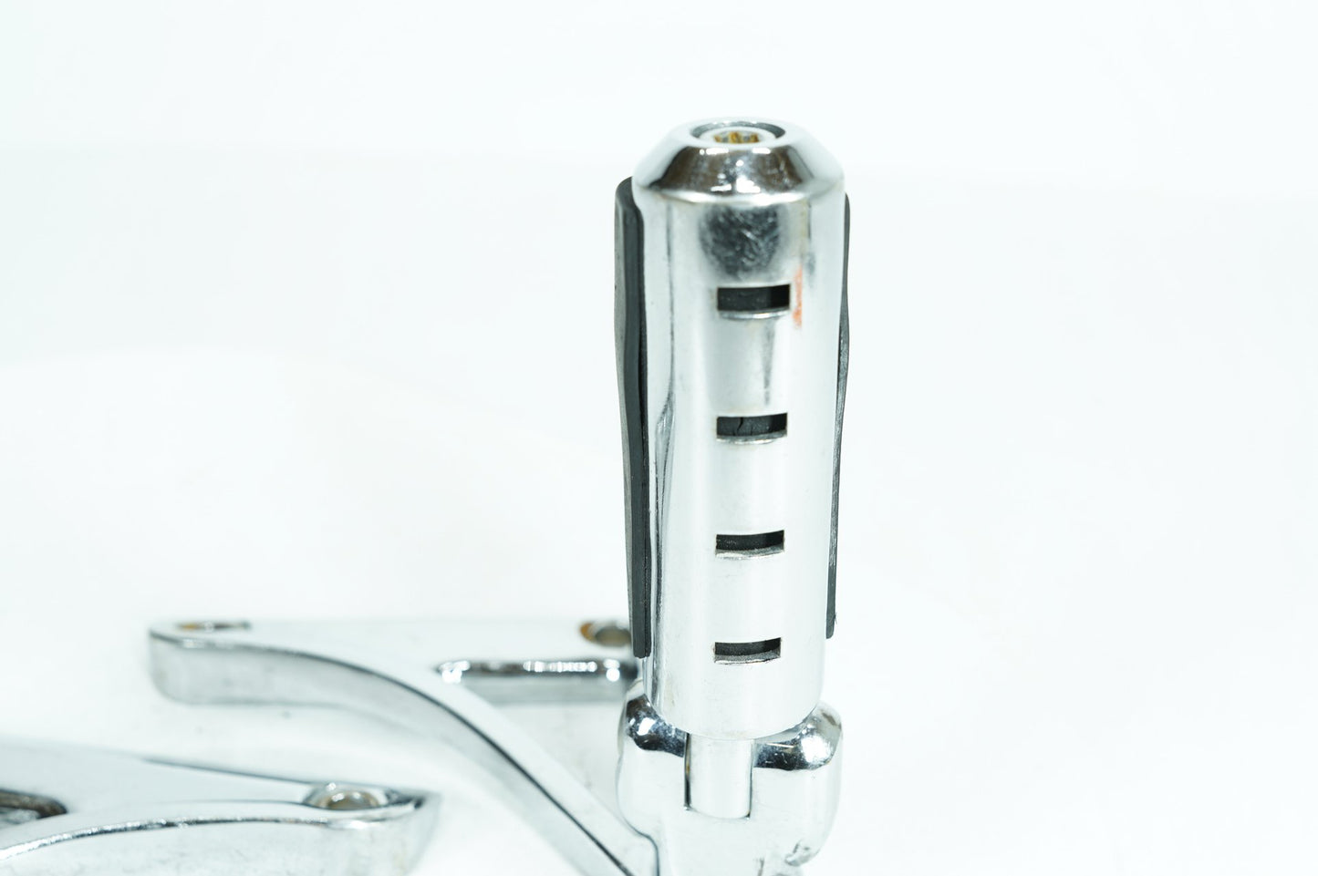 2007 - 2012 Harley-Davidson Softail Heritage Classic Passenger Left & Right Foot Pegs  	33189-63
