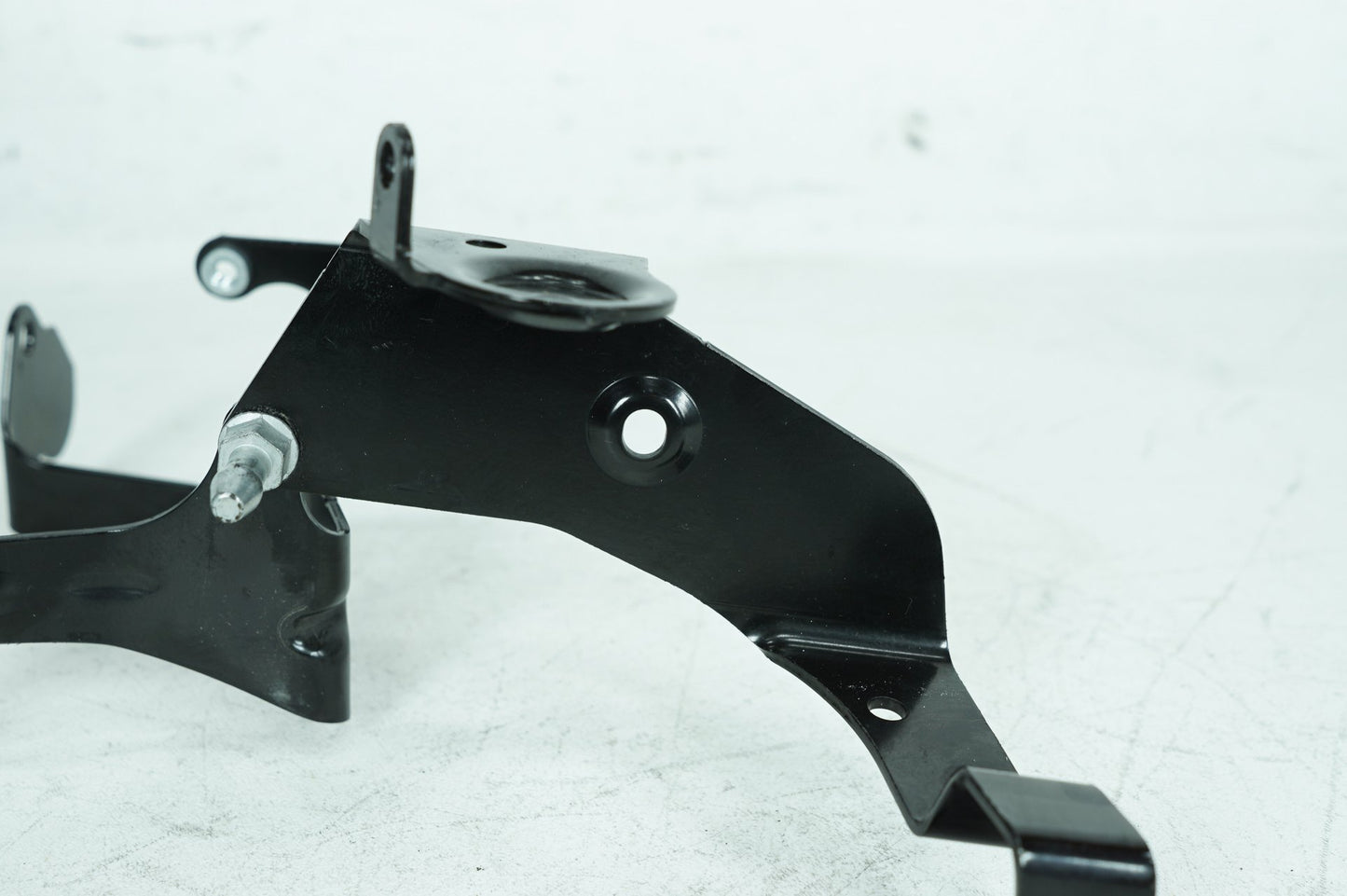 2018 - 2025 Harley-Davidson Softail Street Bob Front Fairing Radio Caddy Mount Holder 47200478