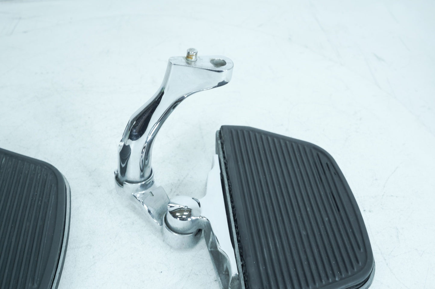 2007 - 2011 Harley-Davidson Touring Electra Ultra Left & Right Passenger Floorboard Foot Rest 50613-91A
