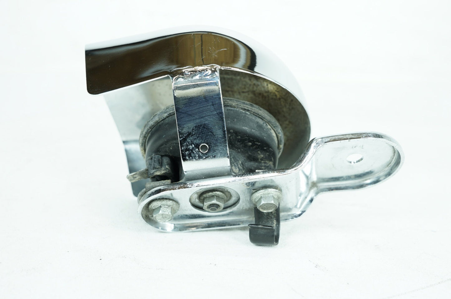 2008 Harley Dyna FXDF Fat Bob OEM Horn Signal Klaxon Chrome Cover