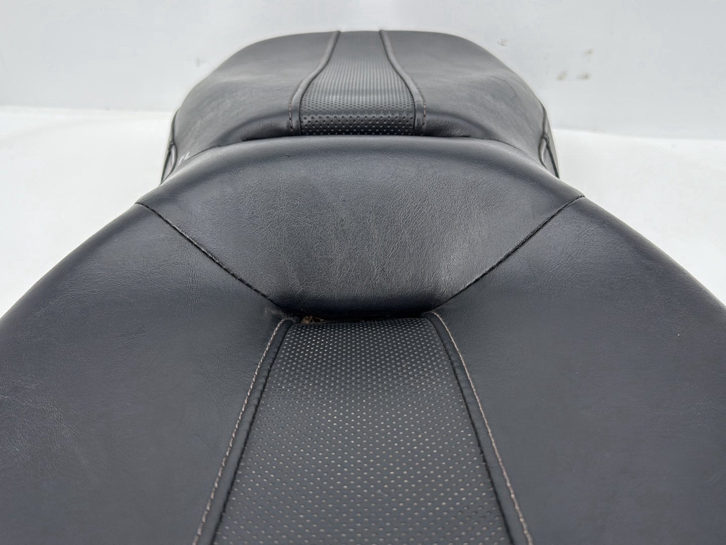 2007 - 2011 Harley-Davidson Touring Street Glide Passenger Rider Driver Seat Saddle 	52320-09