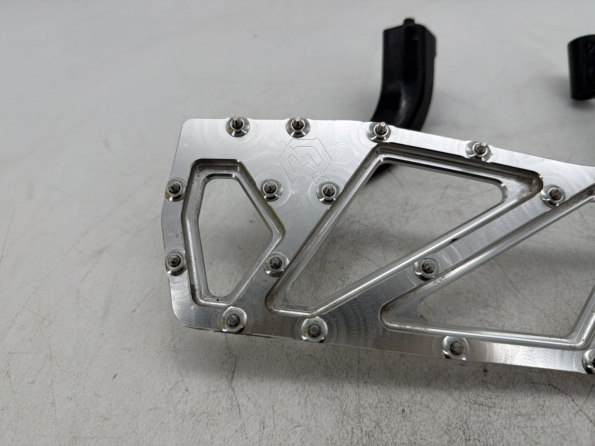 2011 Harley Electra Touring Police Right Driver 1 Floorboard Foot Rest Billet