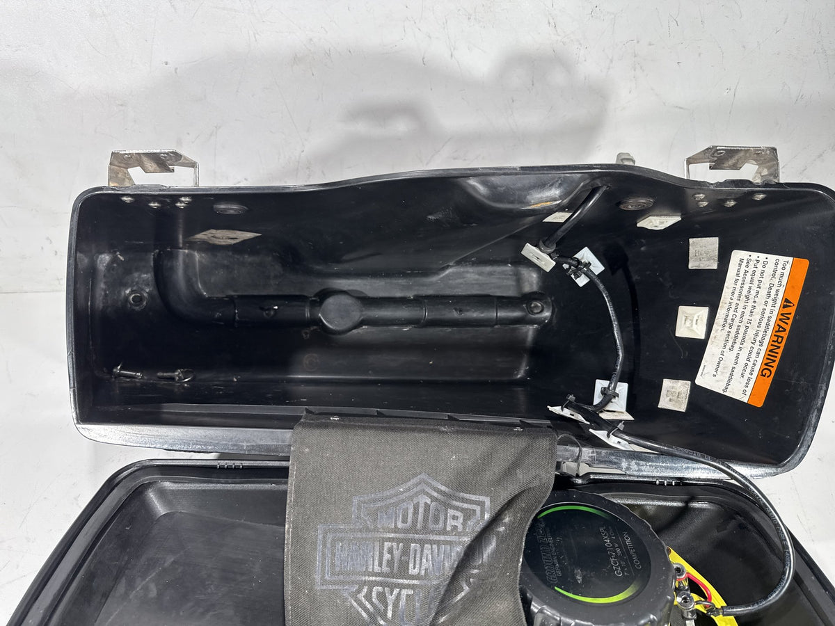 2006 Harley Street Glide Touring FLHX OEM Right 1 Saddlebag Luggage NO Key
