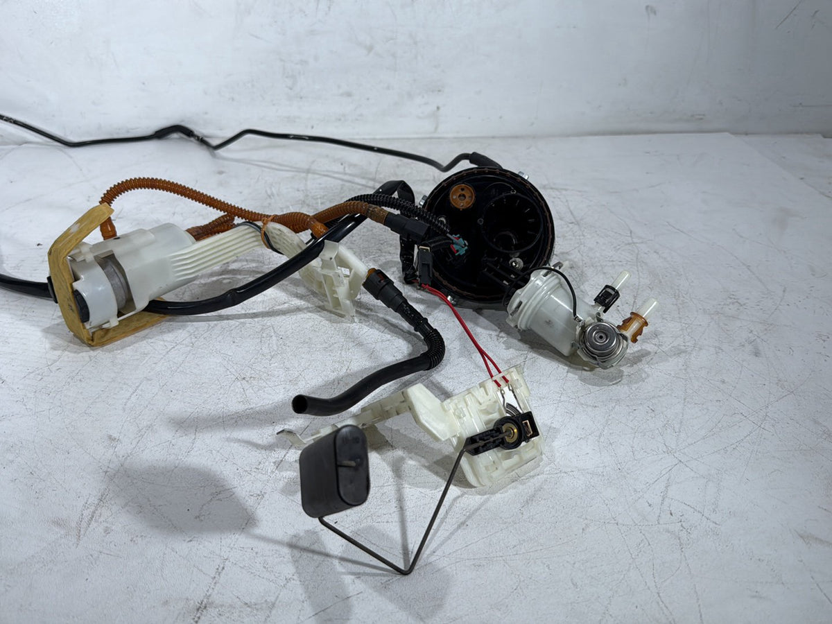2011 Harley Road Glide Touring FLTRX OEM Fuel Pump Gas Gasoline Petrol Sending