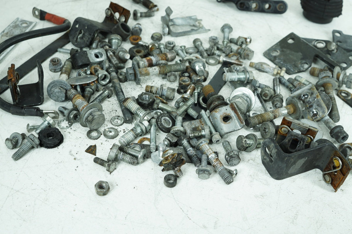 2007 Harley-Davidson Touring Road King Classic FLHRCI Hardware Bolts Nuts Bracke