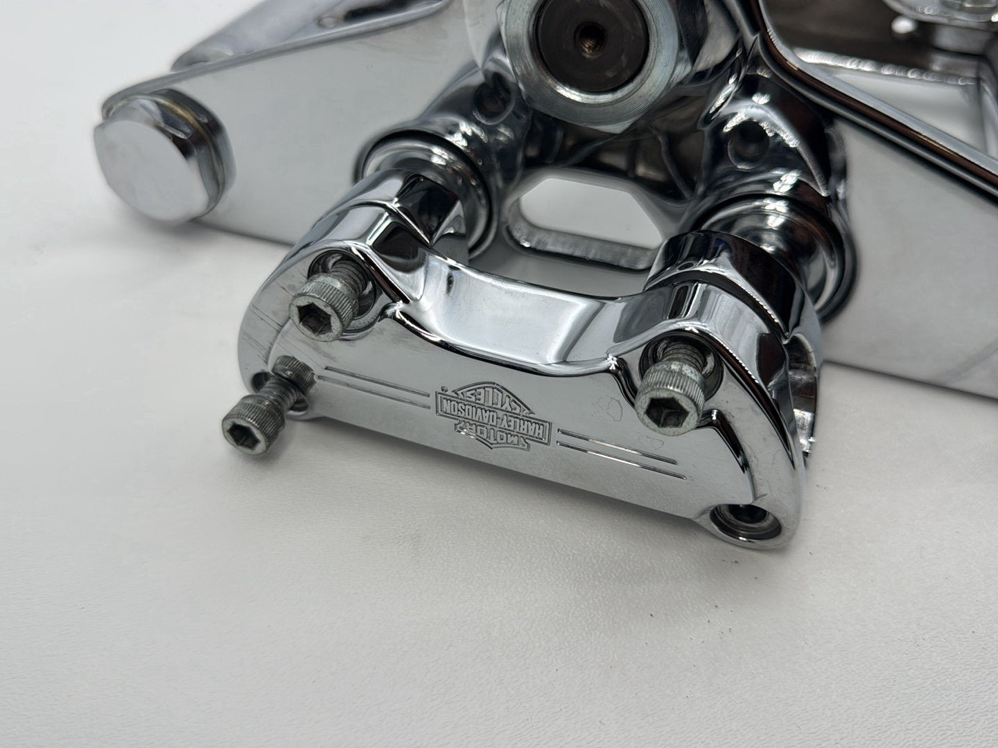 1999 - 2006 Harley-Davidson Dyna Wide Glide Front Triple Tree Set & LH RH Fork Legs Sliders 45679-92 , 45874-91