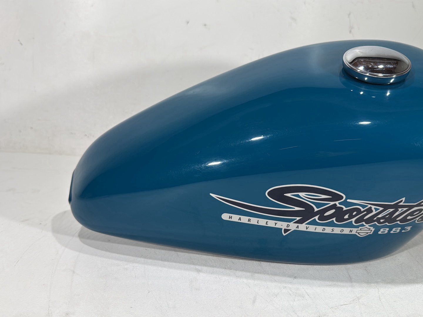 2001 Harley Sportster 883 Hugger XLH883 OEM Fuel Gas Tank Gasoline Reservoir CARB