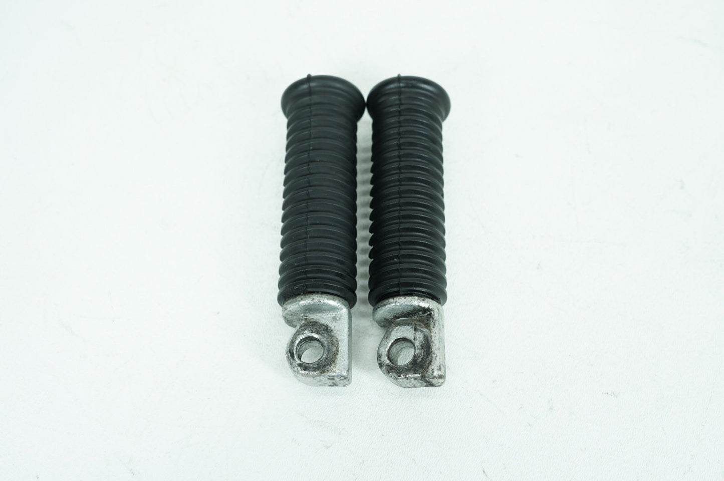 2000 - 2006 Harley-Davidson Softail Fat Boy Passenger Left & Right Foot Pegs 33048-72