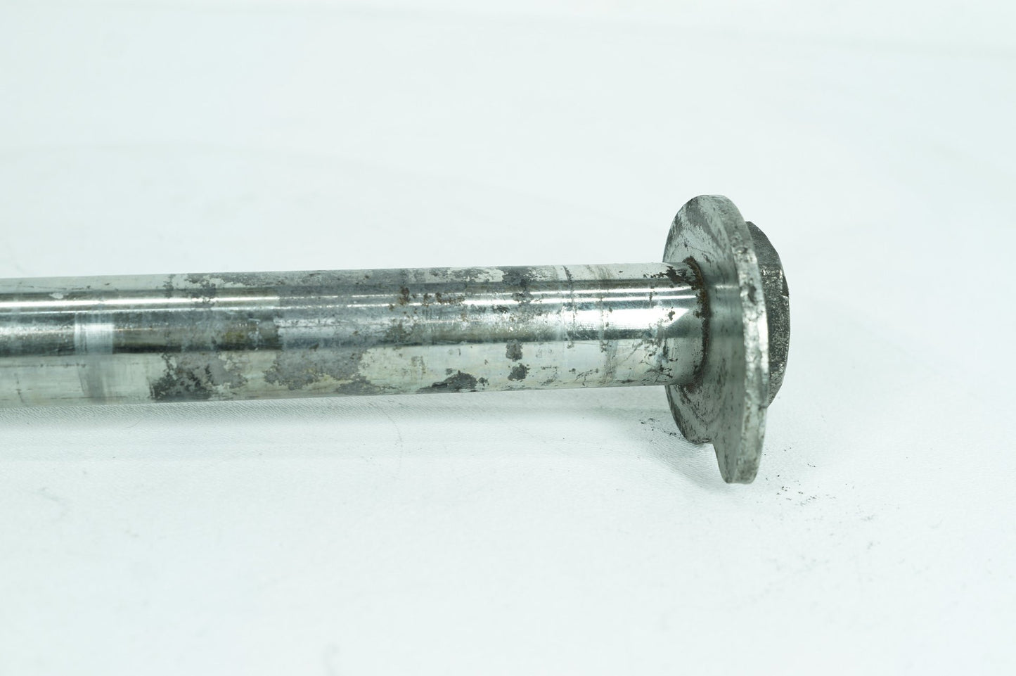 2012 - 2016 Harley-Davidson Touring Street Glide Rear Wheel Axle Bolt Shaft 41056-09