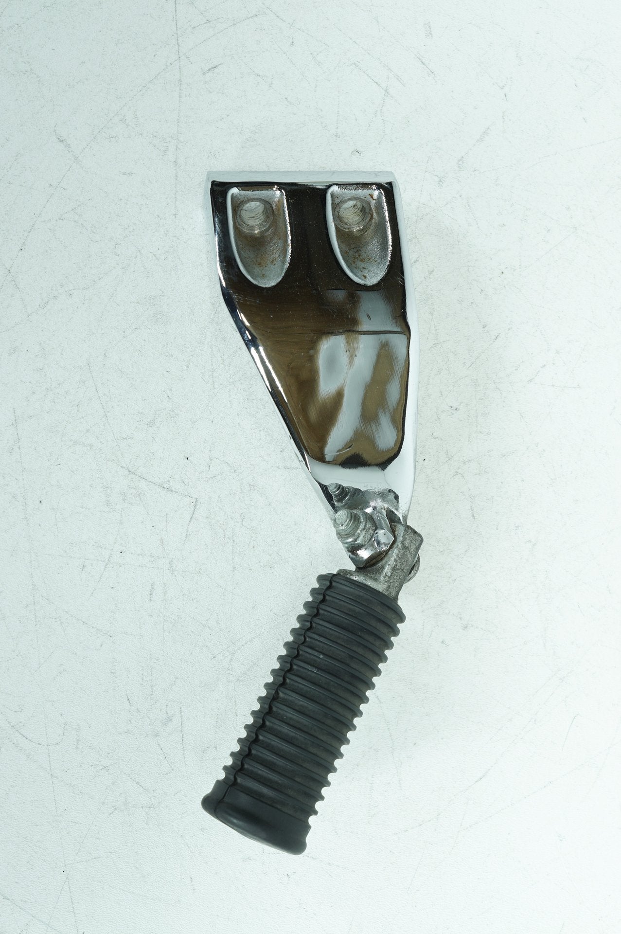 2007 - 2017 Harley-Davidson Dyna Super Glide Custom Left Foot Rest Support Bracket Peg 50639-90A